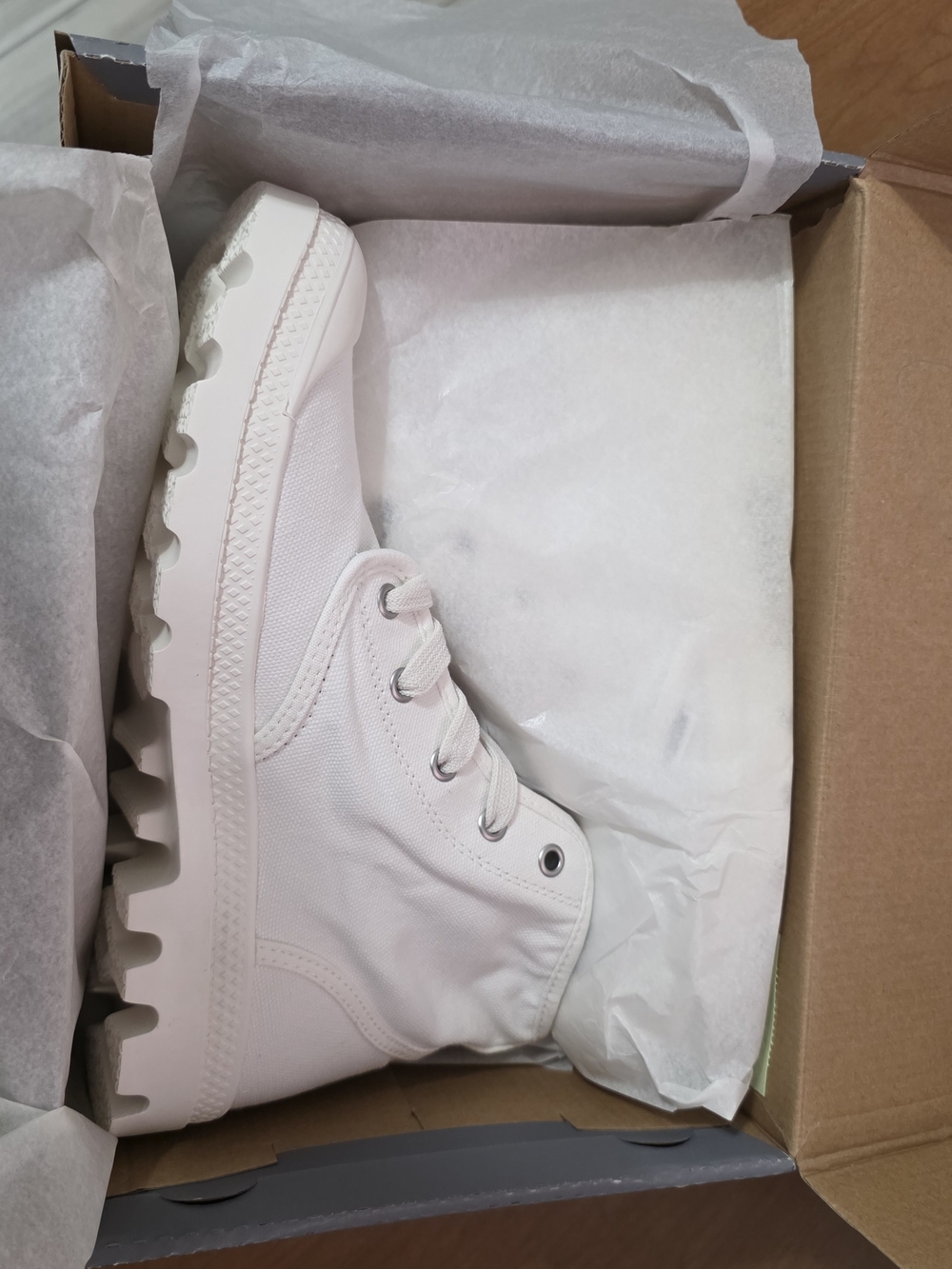 Palladium White Canvas High-Top Sneakers Womens 7.5 NIB - Picture 2 of 4
